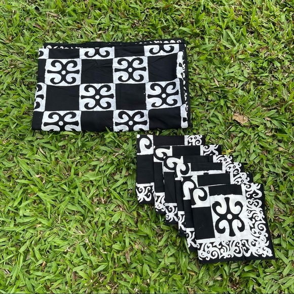 Malaysian Batik Tablecloth Tapestry Rectangle and Set Of 6 Cloth Napkins Set - Picture 4 of 16